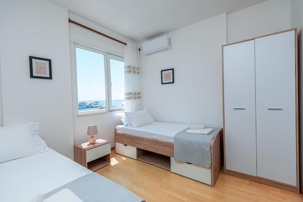 Grand View Apartment Durrës Exteriör bild