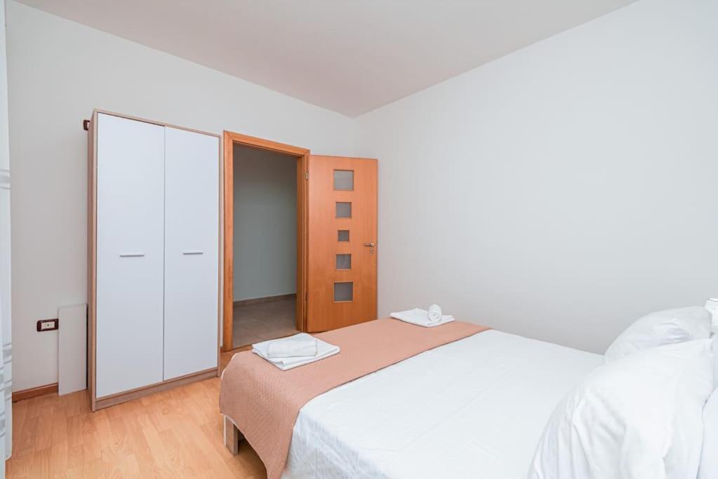 Grand View Apartment Durrës Exteriör bild