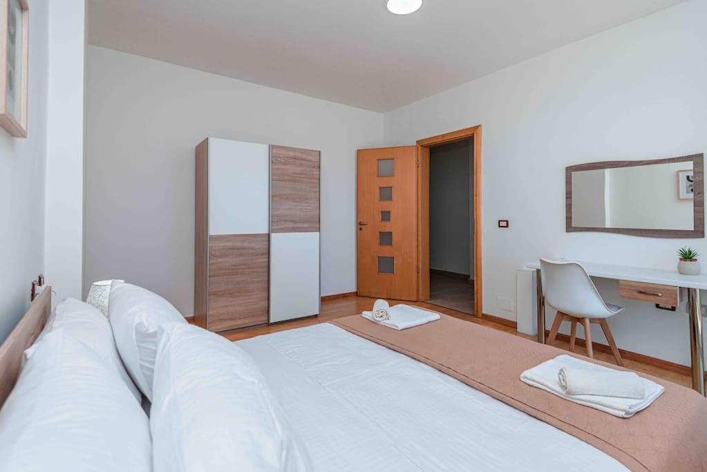 Grand View Apartment Durrës Exteriör bild