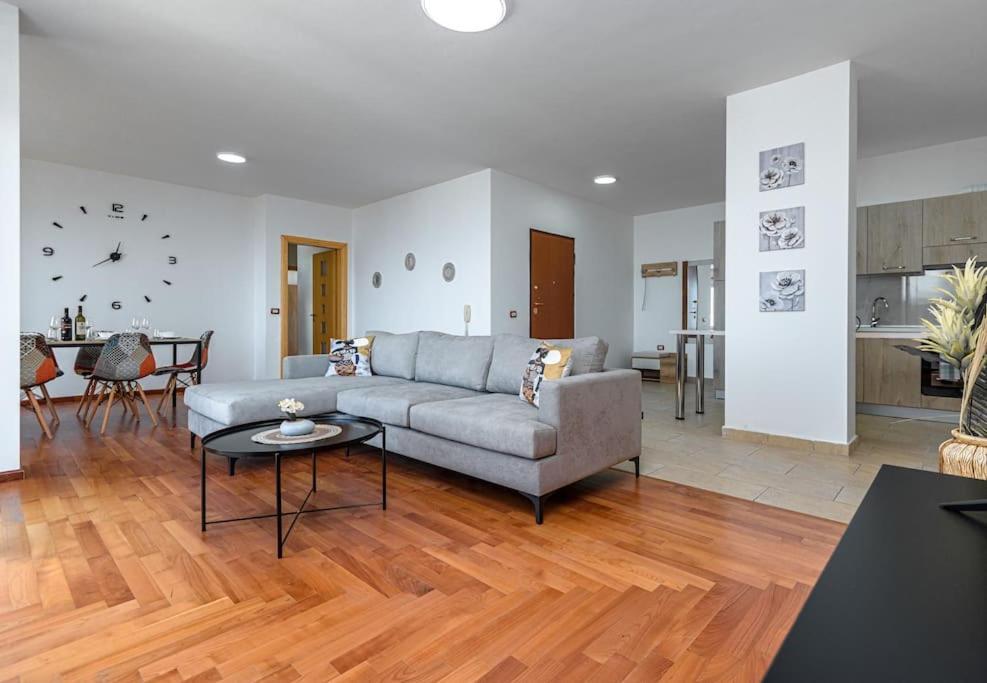 Grand View Apartment Durrës Exteriör bild